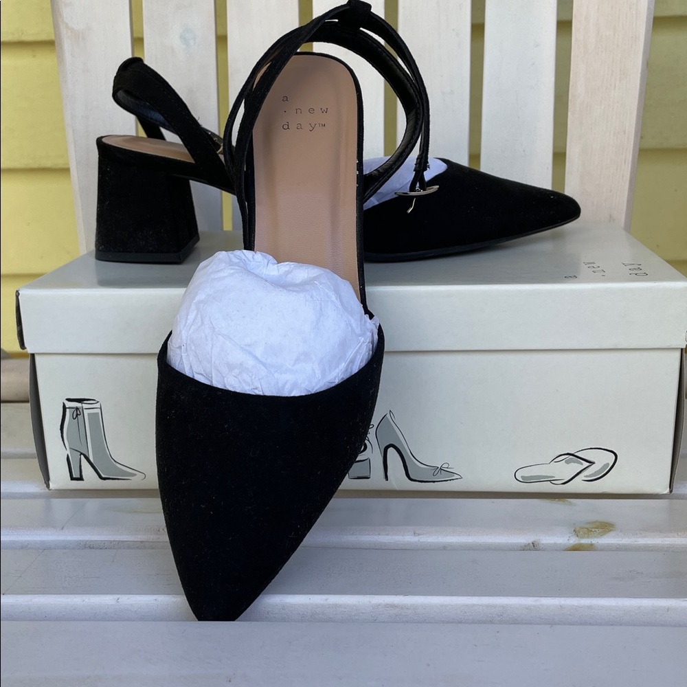 A New Day Black Pointed Toe Heels 9